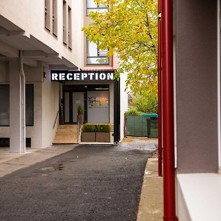 奥托佩尼Bucharest Airport Accomodation公寓式酒店 外观 照片