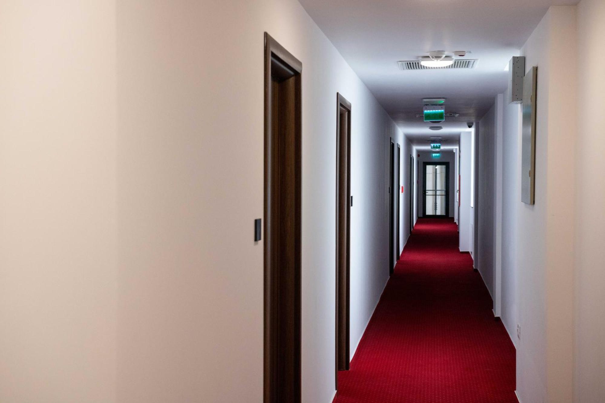 奥托佩尼Bucharest Airport Accomodation公寓式酒店 外观 照片