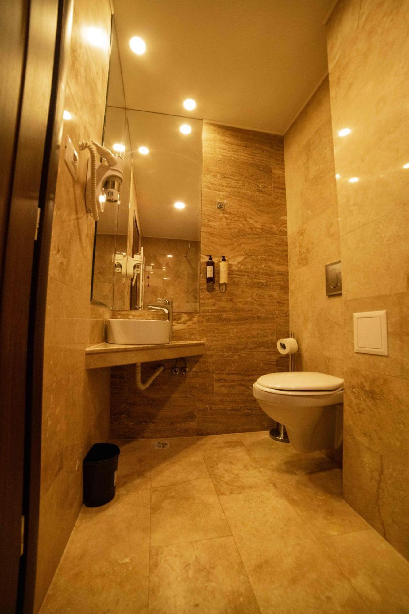 奥托佩尼Bucharest Airport Accomodation公寓式酒店 外观 照片