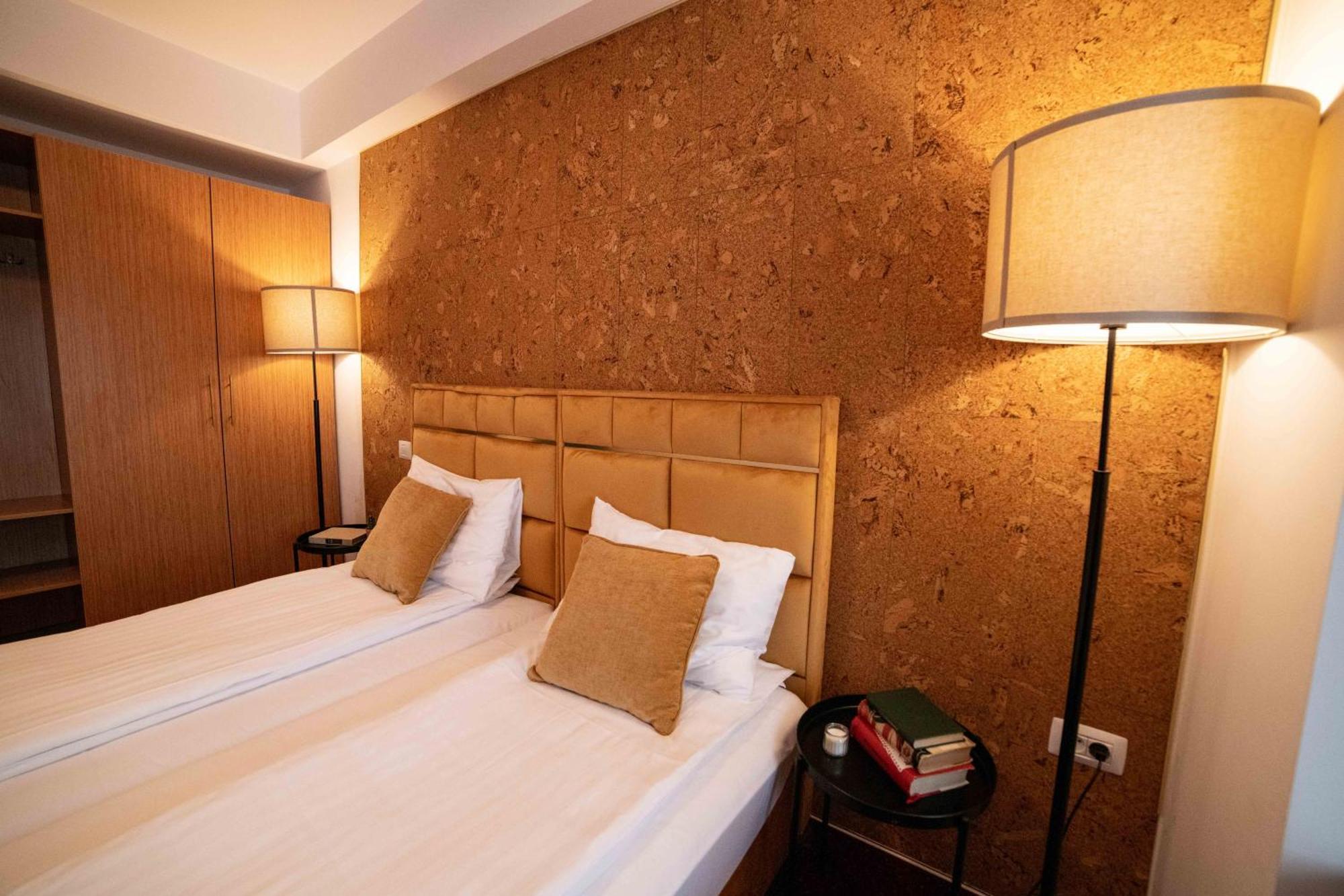 奥托佩尼Bucharest Airport Accomodation公寓式酒店 外观 照片