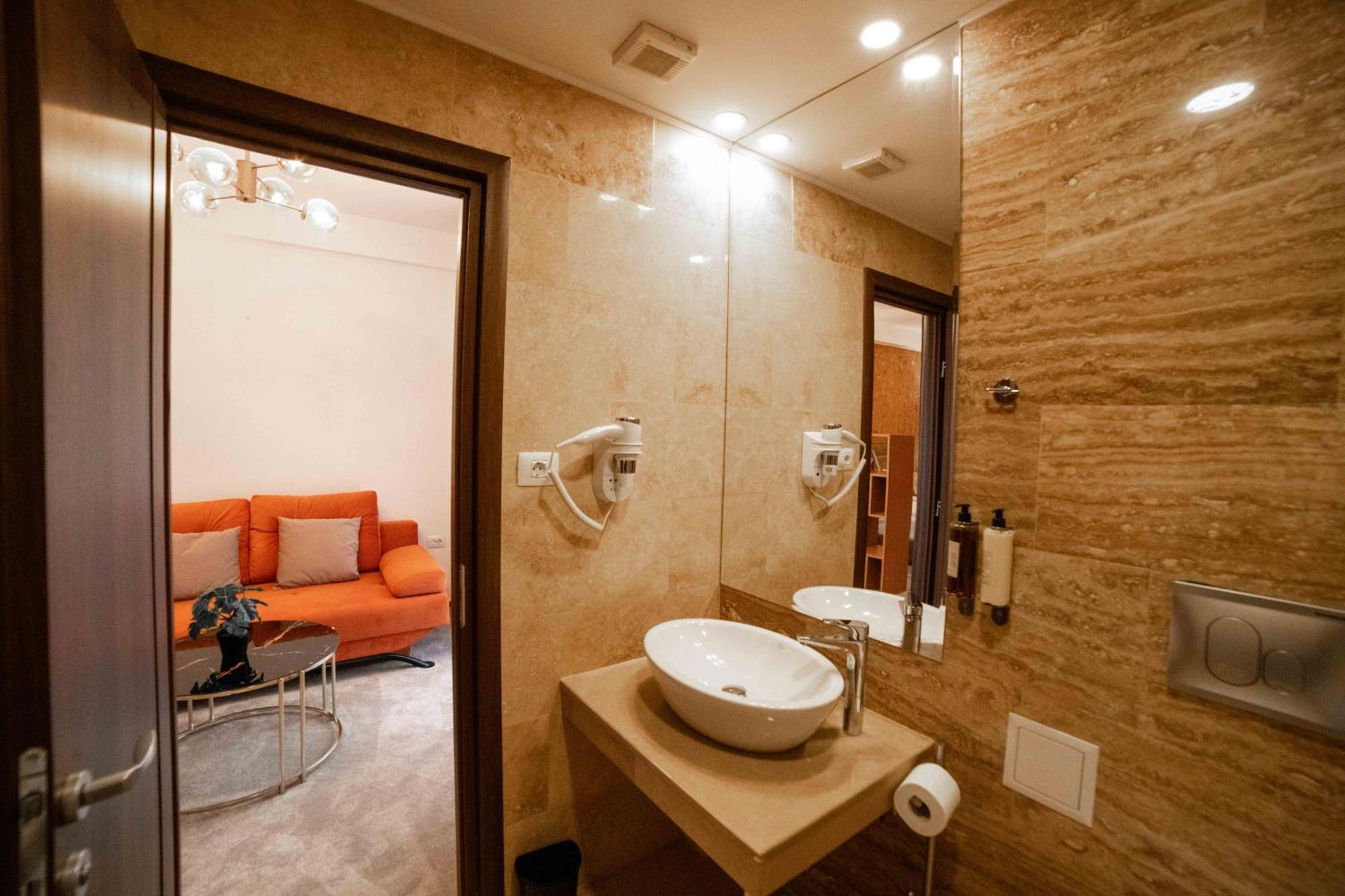 奥托佩尼Bucharest Airport Accomodation公寓式酒店 外观 照片