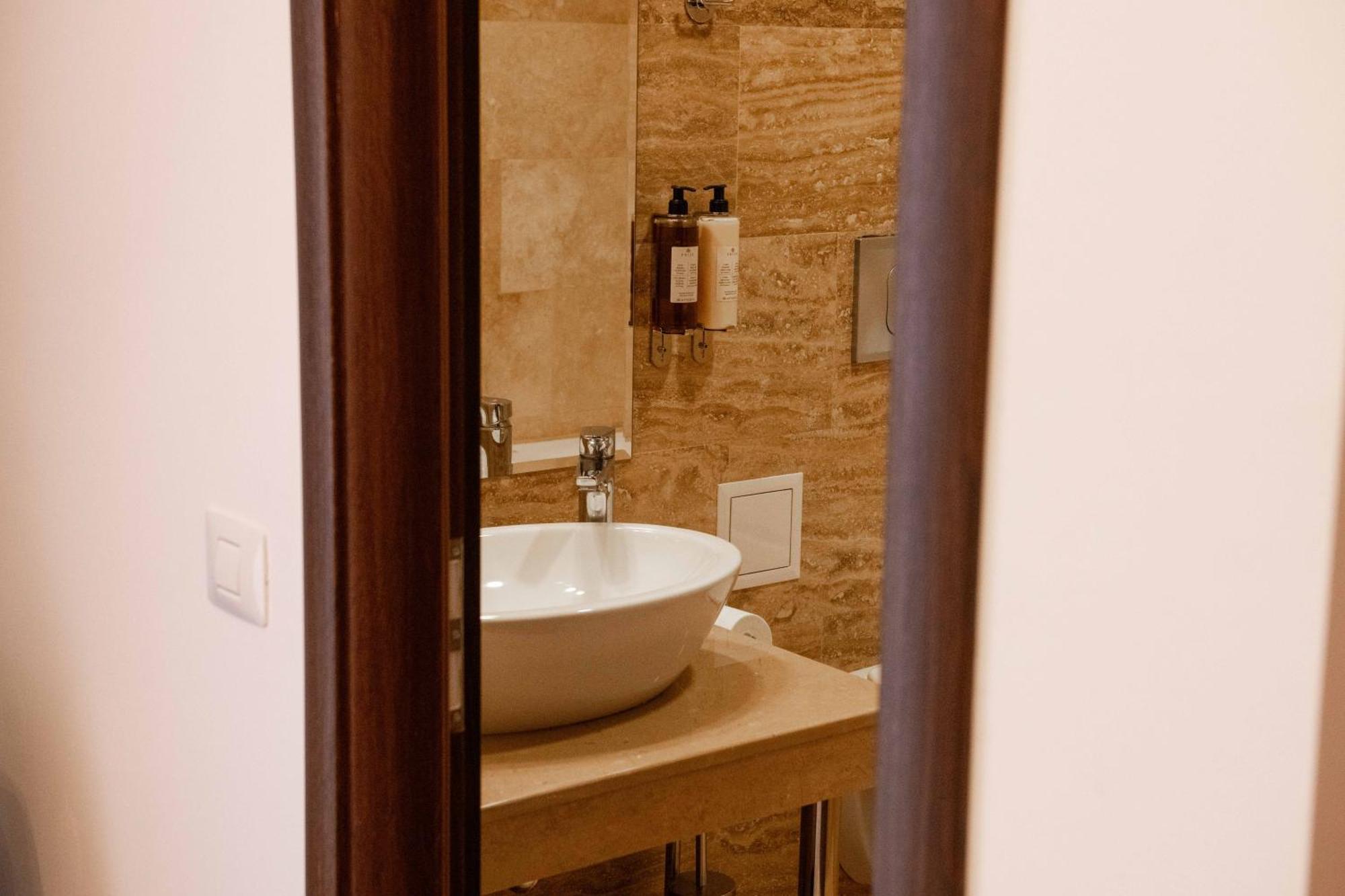 奥托佩尼Bucharest Airport Accomodation公寓式酒店 外观 照片