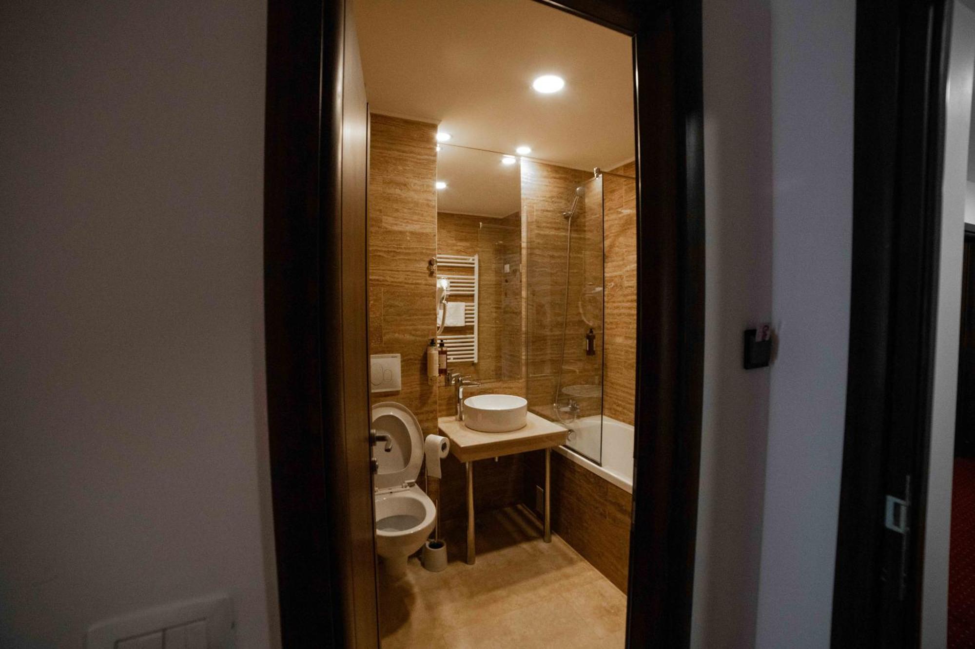 奥托佩尼Bucharest Airport Accomodation公寓式酒店 外观 照片