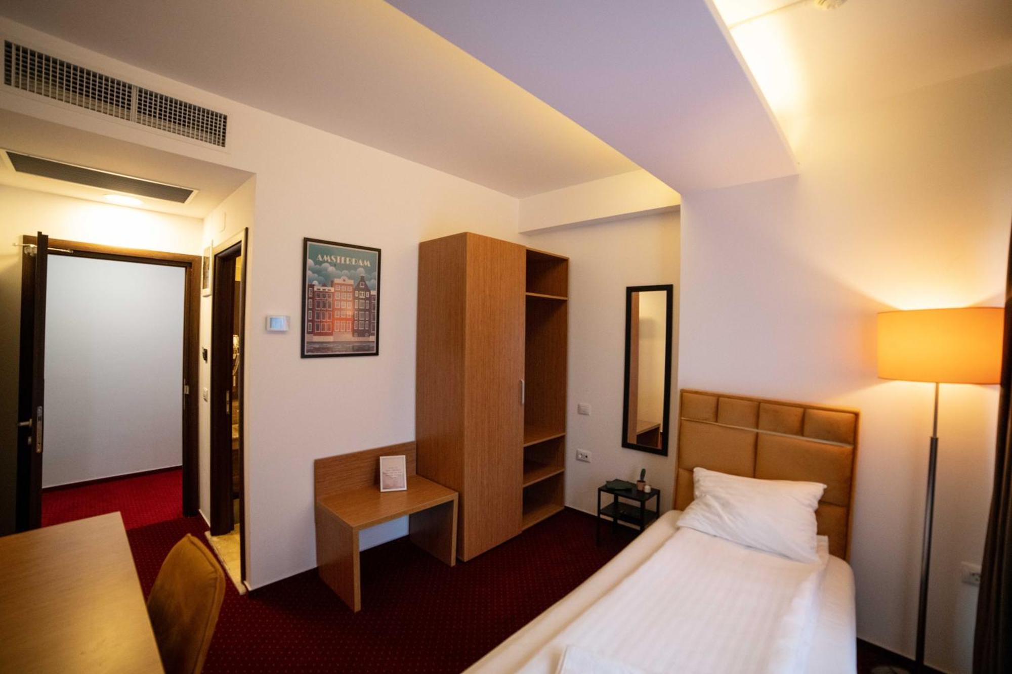奥托佩尼Bucharest Airport Accomodation公寓式酒店 外观 照片