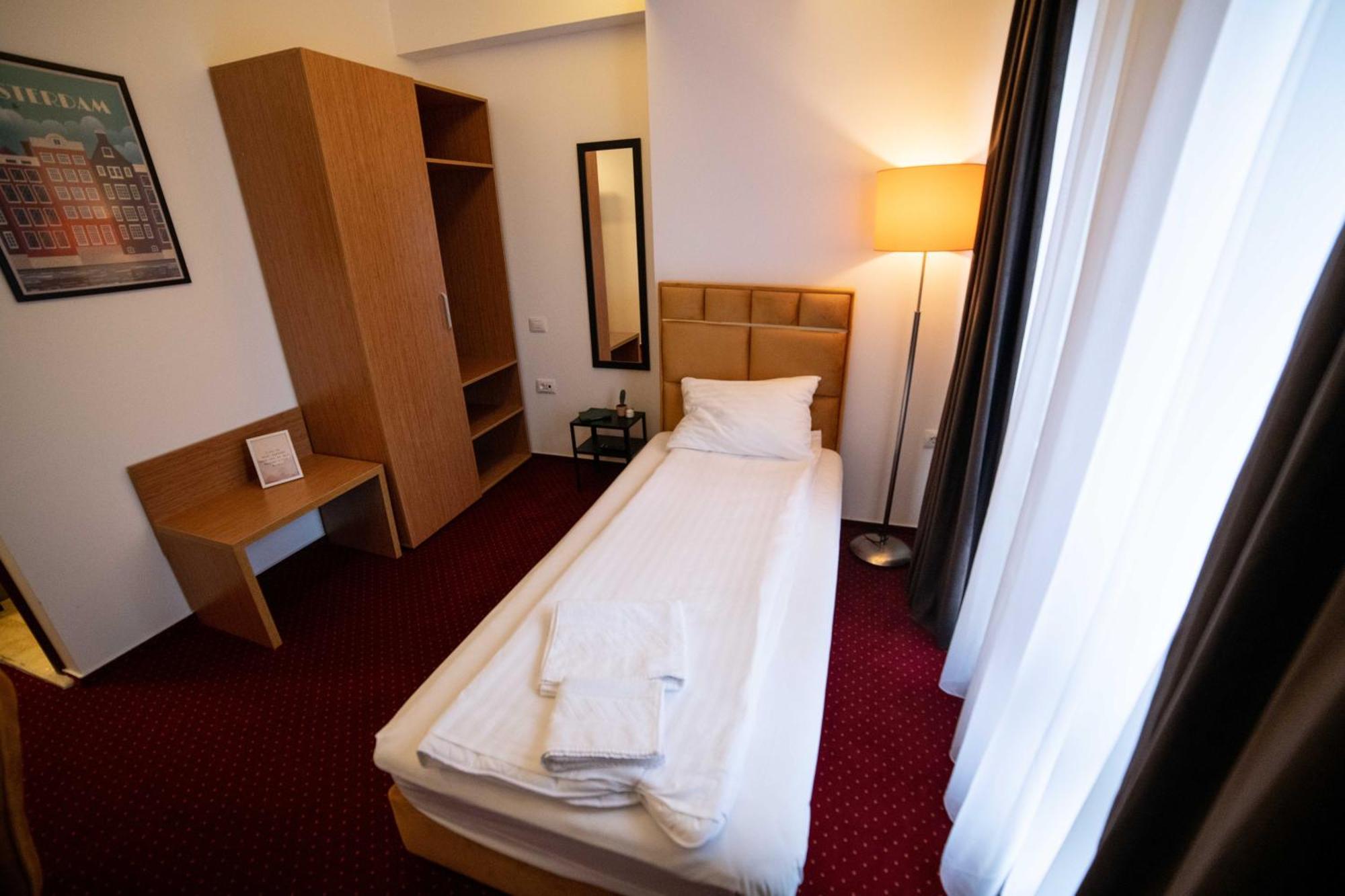 奥托佩尼Bucharest Airport Accomodation公寓式酒店 外观 照片