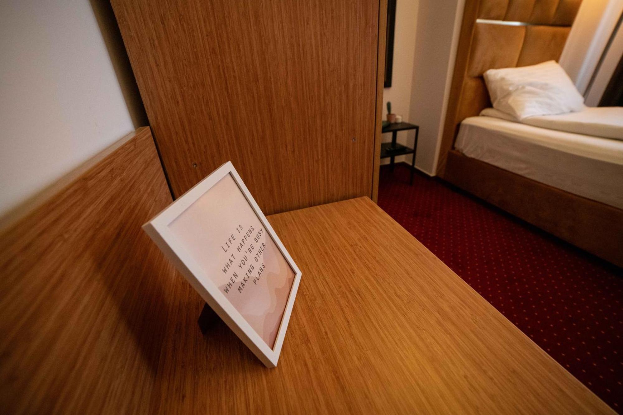 奥托佩尼Bucharest Airport Accomodation公寓式酒店 外观 照片