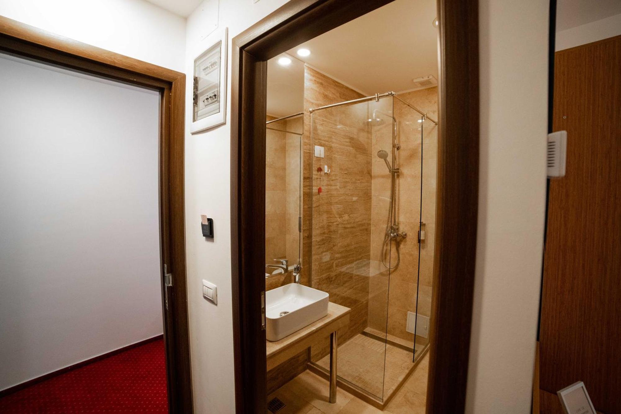奥托佩尼Bucharest Airport Accomodation公寓式酒店 外观 照片