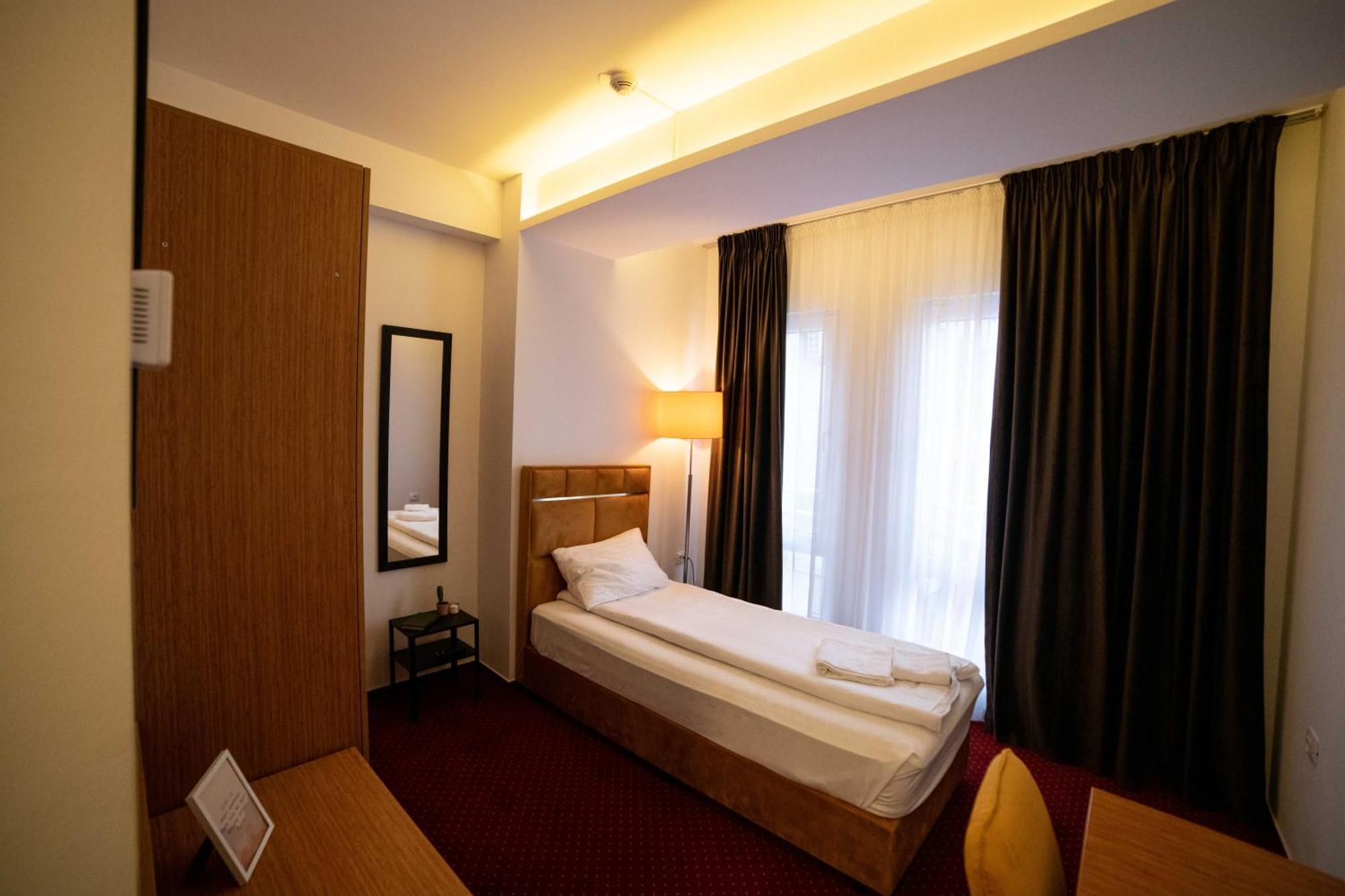 奥托佩尼Bucharest Airport Accomodation公寓式酒店 外观 照片