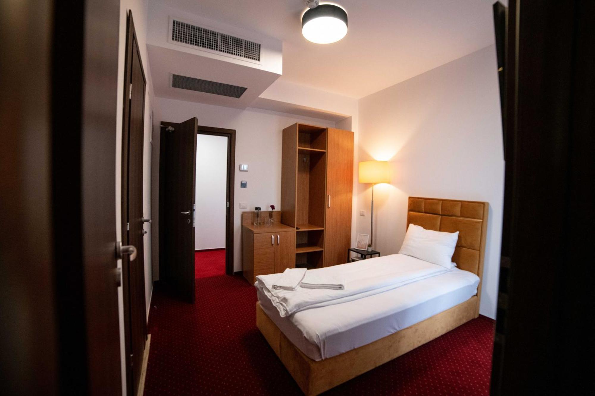 奥托佩尼Bucharest Airport Accomodation公寓式酒店 外观 照片
