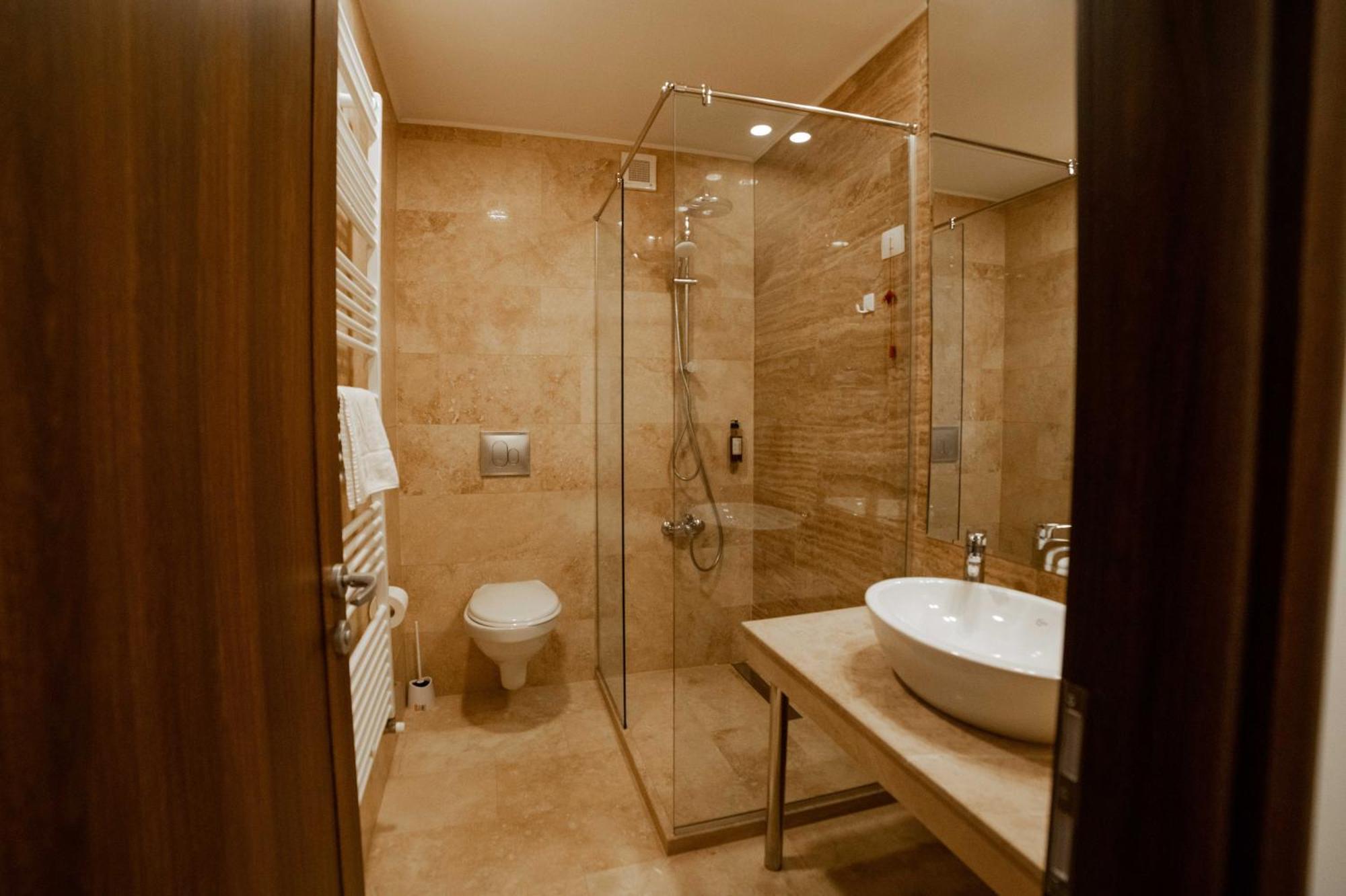 奥托佩尼Bucharest Airport Accomodation公寓式酒店 外观 照片